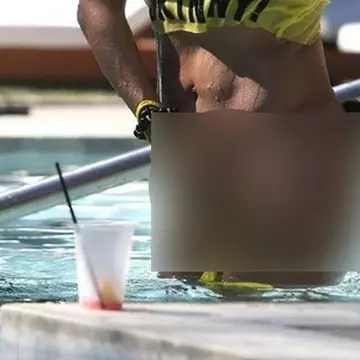 A facut show incendiar la piscina