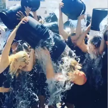 "Găleata cu gheaţă" poate fi fatală. Ce spun medicii