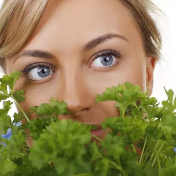 Ierburi magice care te scapă de acnee