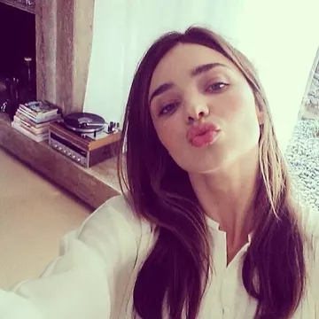 Ştire bombă! Miranda Kerr, însărcinată cu un puști celebru și cântăreț de 20 de ani