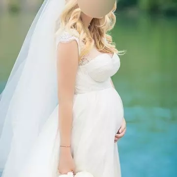 O frumoasă prezentatoare tv de la noi, însărcinată în cinci luni