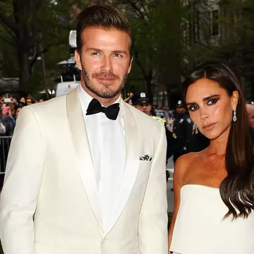 Victoria Beckham îşi vinde hainele pentru un scop nobil