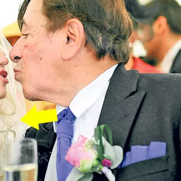 Miliardar de 81 de ani, la altar cu o bombă sexy! Nu trebuie să ratezi imaginile astea