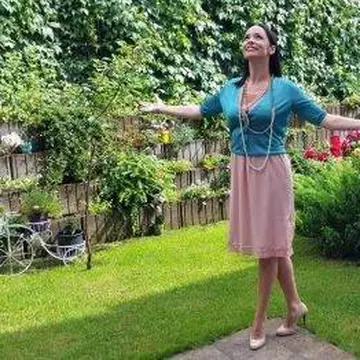 Comoara din grădina Andreei Marin! Ce se ascunde dincolo de ziduri?