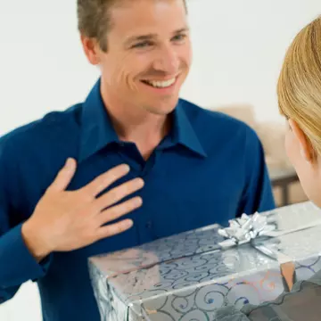 Cadouri pentru el cu care nu vei da greş. Sigur îl vei impresiona!