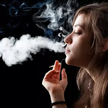 Cum arată plămânii unui fumător când respiră. VIDEO
