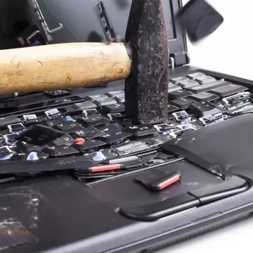 Greşeli care îţi distrug laptopul