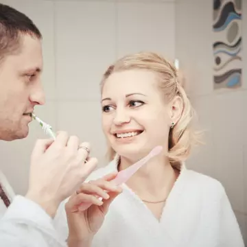 Ce înseamnă dacă îţi sângerează gingiile