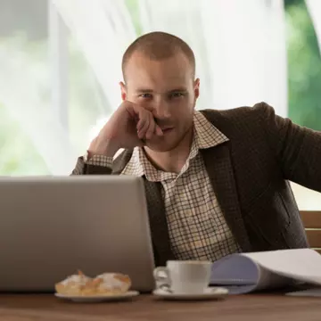 Cum recunoşti un bărbat periculos pe Internet