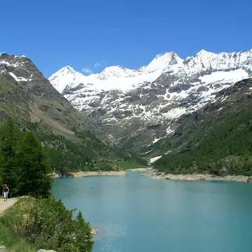 Bucură-te de peisajele montane și de aerul proaspăt din Aosta!