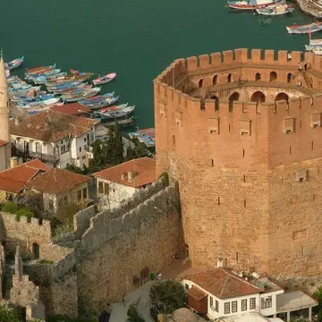 “Se strigă” ultimele oferte de vară către Antalya!