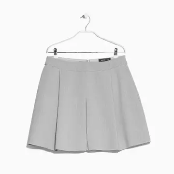 Ce fuste scurte se poartă în această toamnă