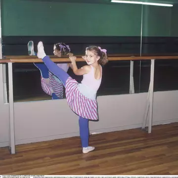 Ghicești cine este balerina asta drăgălașă? A devenit una dintre cele mai cunoscute actrițe de la Hollywood