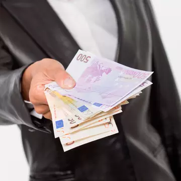 Statul plăteşte 20.000 € ca să te facă actor