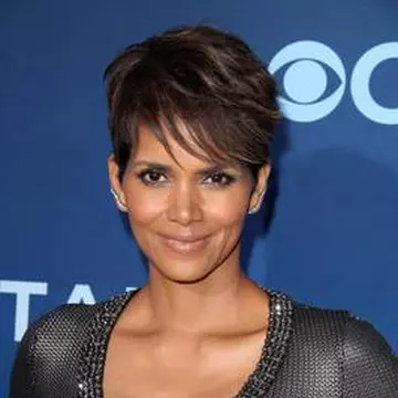 Secretul sânilor perfecţi ai lui Halle Berry? Nu o să-ți vină să crezi!