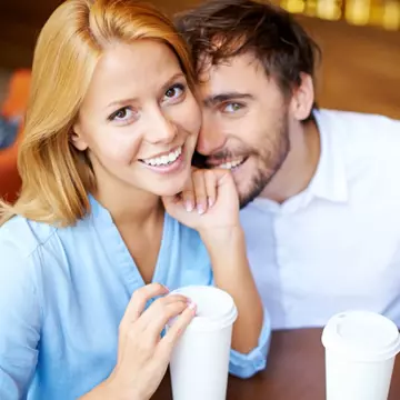 Extrovertită şi introvertit: Cum faci relaţia să meargă
