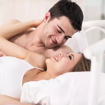 Cum se comportă în pat un bărbat care te iubeşte
