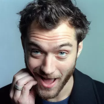 Jude Law aşteaptă un copil cu fosta lui iubită 