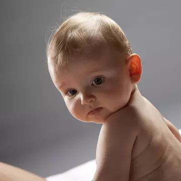 Numele satanice ale copiilor! Ce înseamnă dacă îţi botezi fiica Ema? Vezi şi alte nume!