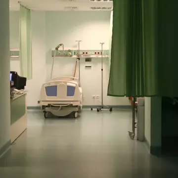 Celebru prezentator TV din epoca ceauşistă, internat în spital