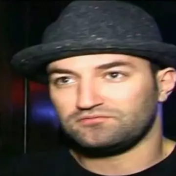 Smiley, cavaler de onoare! „Alex, cel mai bun prieten al meu, se însoară!”