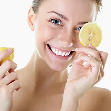 3 produse din bucătărie care îţi pot reda strălucirea tenului