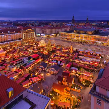 Magie și culoare în Piețele de Crăciun din Praga și Dresda