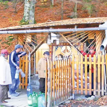 Semn rău pentru credincioşii din toată ţara!! Ce s-a întâmplat la mormântul părintelui Boca