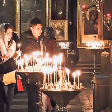 Azi este Soborul Sfinţilor Arhangheli Mihail şi Gavriil. Aprinde o lumânare ca să ai lumină pe lumea cealalta