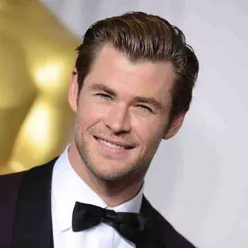 Chris Hemsworth, cel mai sexy bărbat în viaţă. Ţie cum ţi se pare? 