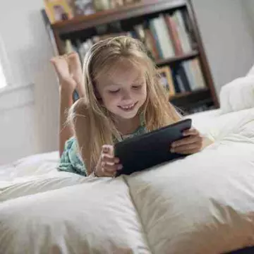 La ce pericole sunt expuşi copiii care folosesc tablete şi mobile