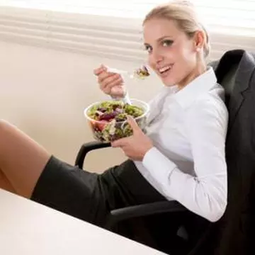 Mai tare decât dieta Dukan! Cura de slăbire care te apără de cancer