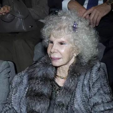 Aşa arăta în tinereţe. Operaţiile estetice au desfigurat-o pe Ducesa de Alba! | Foto