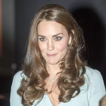 Kate Middleton, goală şi însărcinată, pe un zid din Londra