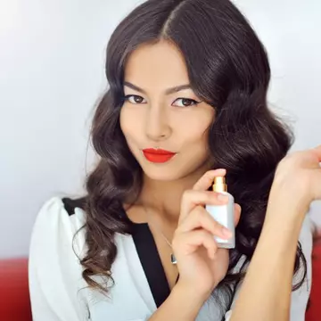 5 parfumuri pe care merită să ţi le cumperi anul acesta, de Black Friday
