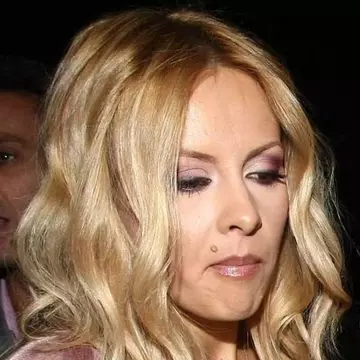 Ziua la job, dar n-ai să crezi cu ce se ocupă noaptea Simona Gherghe