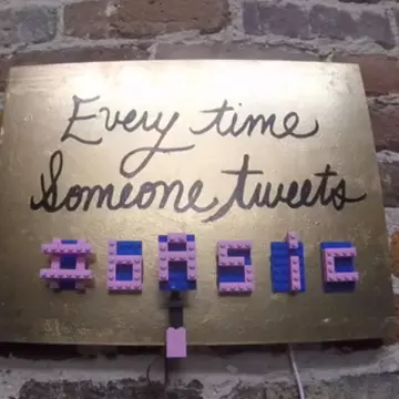 Uau! Ce se întâmplă de fiecare dată când tastezi cuvântul "basic"? Video