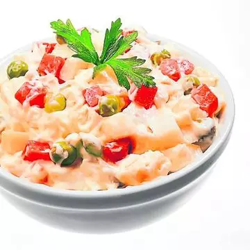 Salata de boeuf, bombă calorică! Cât e porţia corectă?