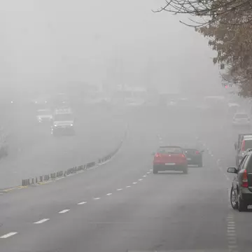 Cum conduci mașina pe timp de ceață