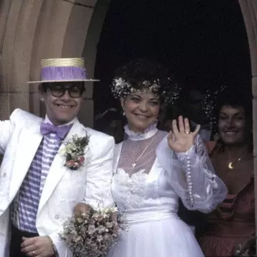 În tinereţe, Elton John a fost căsătorit cu o femeie! Cine este fosta nevastă