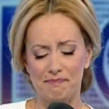 Şocant! Simona Gherghe, cu picioarele vinete de la bătăile pe care le-a luat