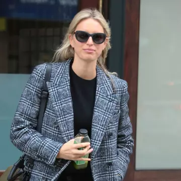 Îmbracă-te precum Karolina Kurkova