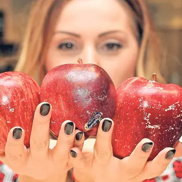 Bomba chimică de pe rafturi! Ce se întâmplă cu merele pe care le cumperi din supermarketuri 