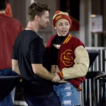 Miley Cyrus, probleme în dragoste. Părinţii iubitului nu o plac