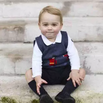 Cât de mare a crescut prinţul George! Cu cine seamănă?