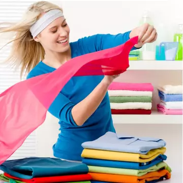Cum să împătureşti un tricou în 5 secunde