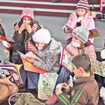Virozele la copii, explicate de specialişti! Unde greşesc părinţii când răcesc cei mici?