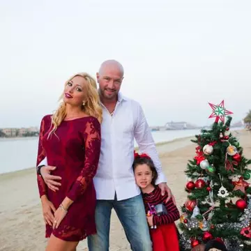 Ce familie frumoasă are Raluca Zenga! Uite ce poze au făcut de Craciun pe plaja din Dubai 