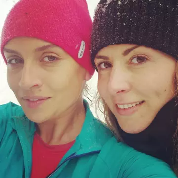 Iată ce cremă antiîmbătrânire îşi prepară Adina Halas şi Carmen Brumă