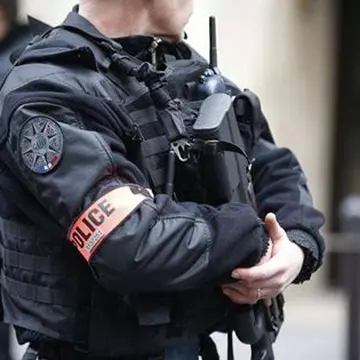 Un poliţist francez care participa la ancheta de la Charlie Hebdo s-a sinucis